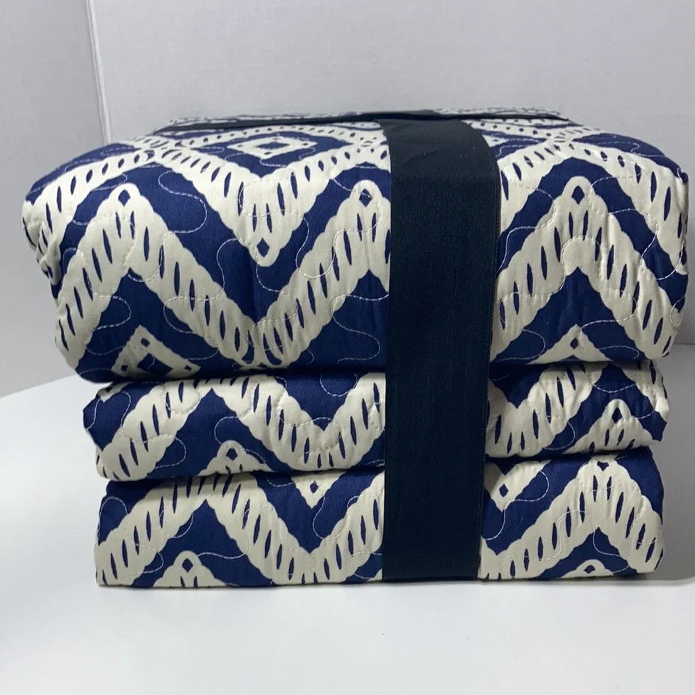 Attention Reversible Quilt Set King NWT Contemporary Styling Diamond Blue